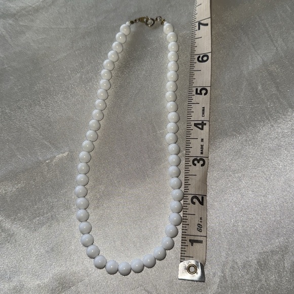 Elegant Pure White Bead Choker Necklace and Clip On Earring Set Gold Tone Metal - Picture 3 of 8